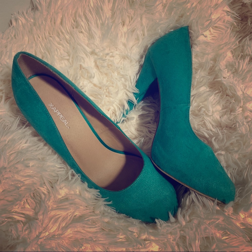 Turquoise pumps